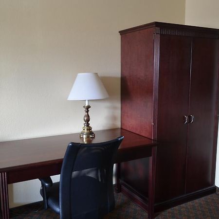 National 9 Inn Wellington Экстерьер фото