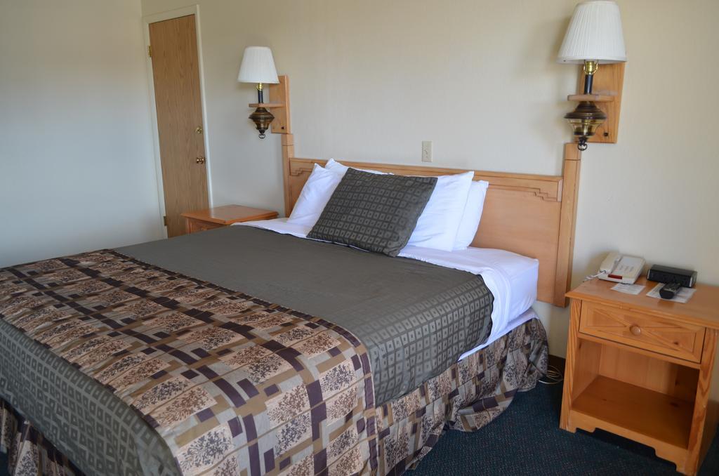 National 9 Inn Wellington Экстерьер фото