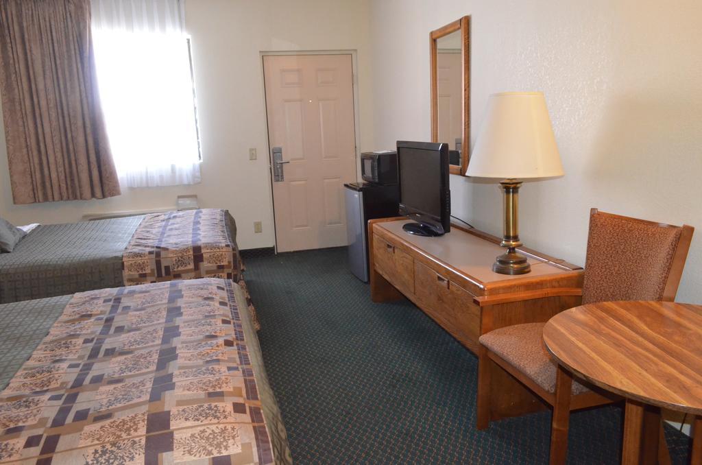 National 9 Inn Wellington Экстерьер фото