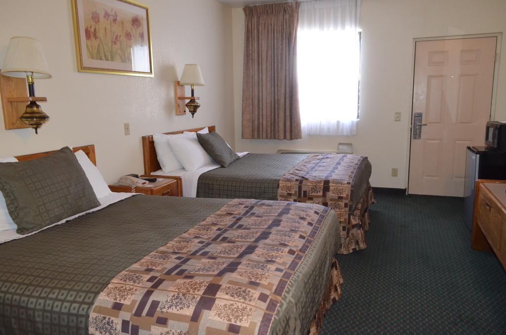 National 9 Inn Wellington Экстерьер фото