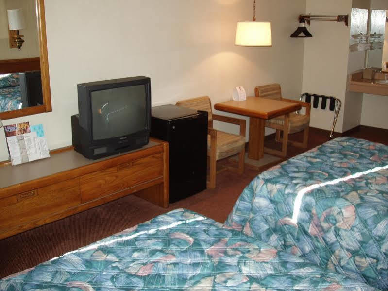 National 9 Inn Wellington Экстерьер фото