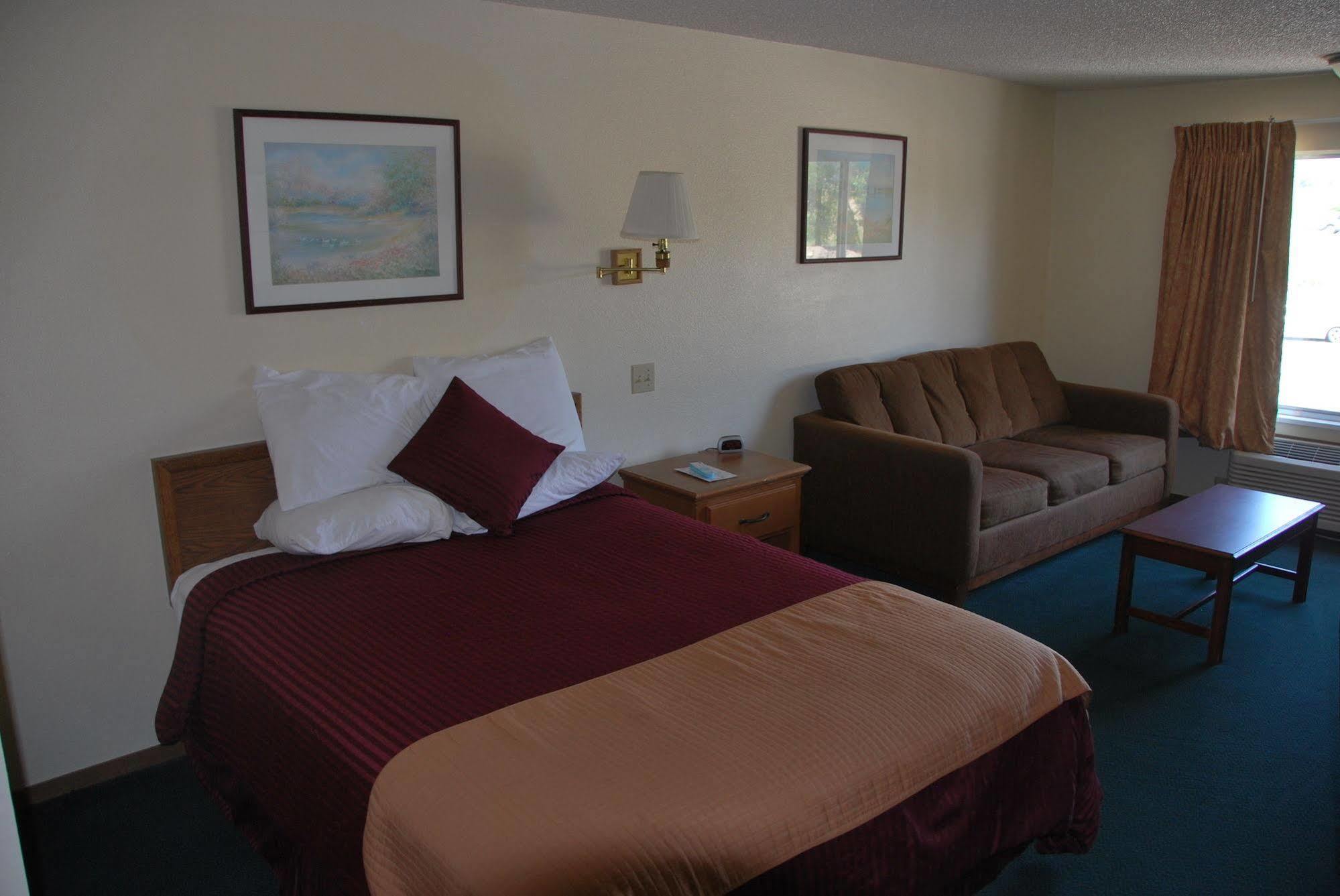 National 9 Inn Wellington Экстерьер фото